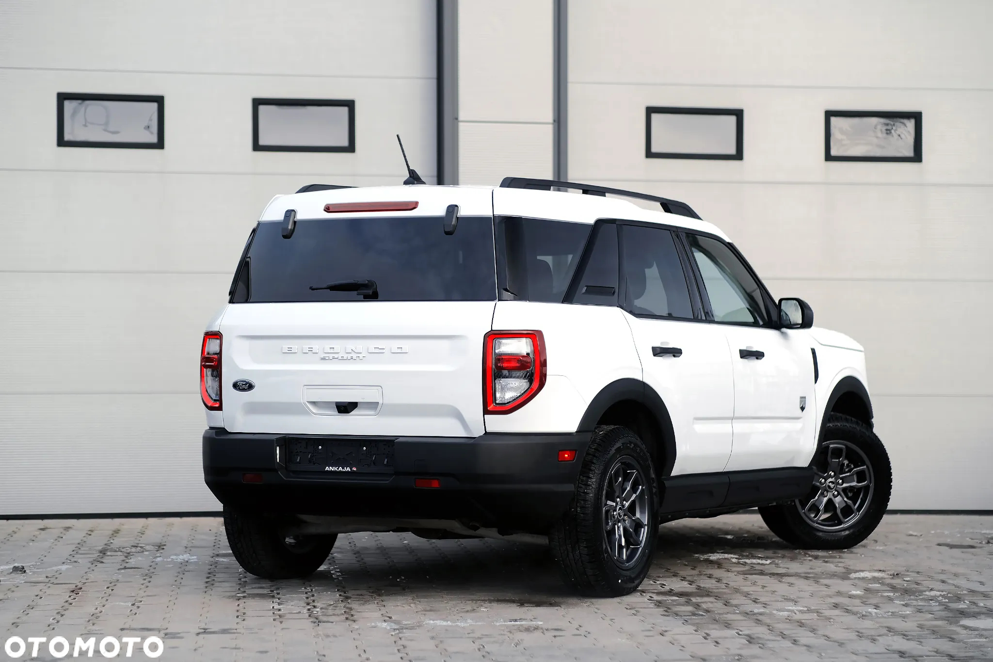 Ford Bronco - 8