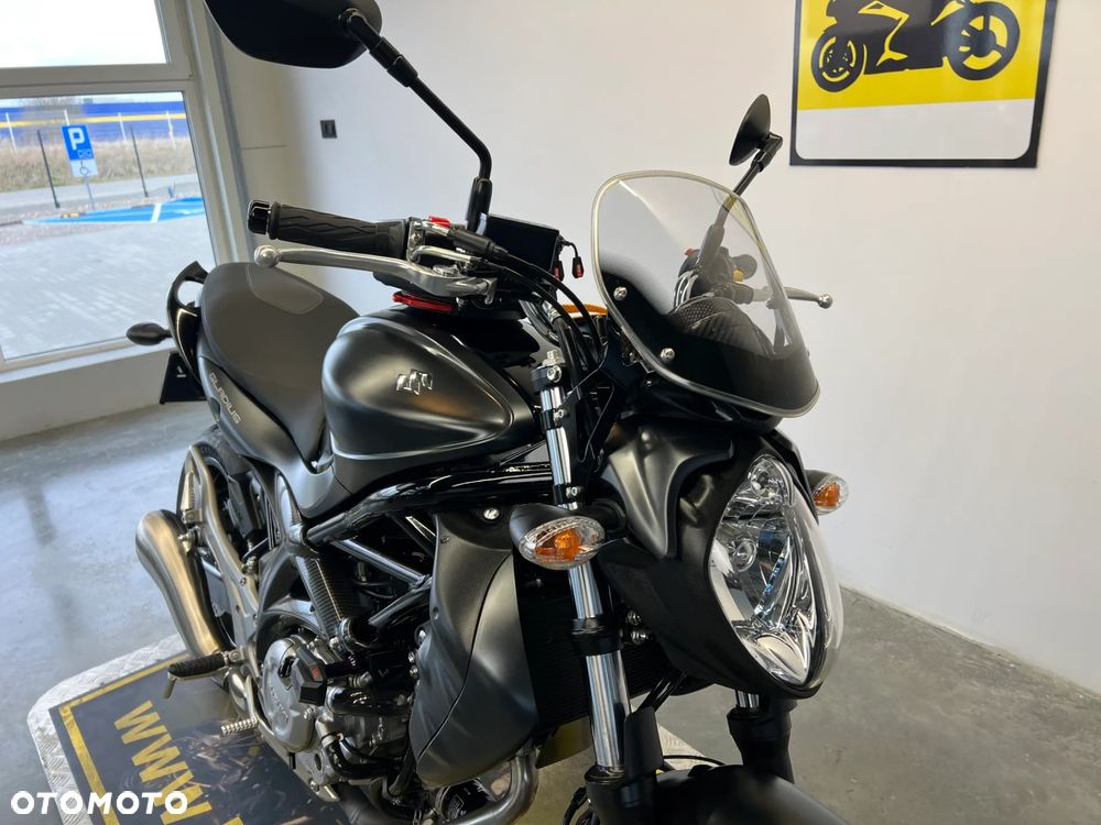 Suzuki Gladius - 22