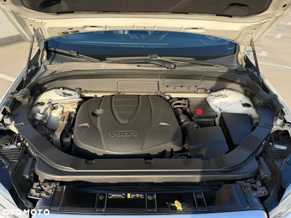 Volvo XC 60 D5 AWD R-Design - 7