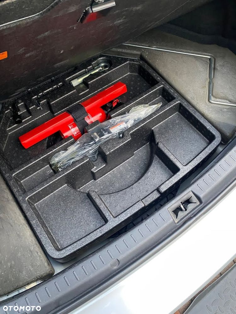 Toyota Avensis 1.6 Premium - 9