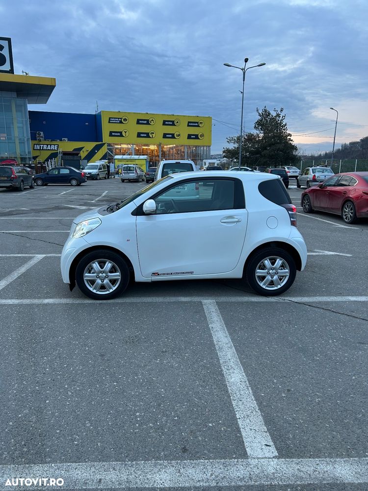 Toyota iQ - 11