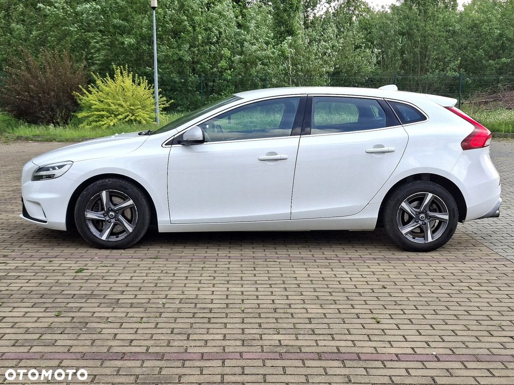 Volvo V40 D3 R-Design Momentum - 4