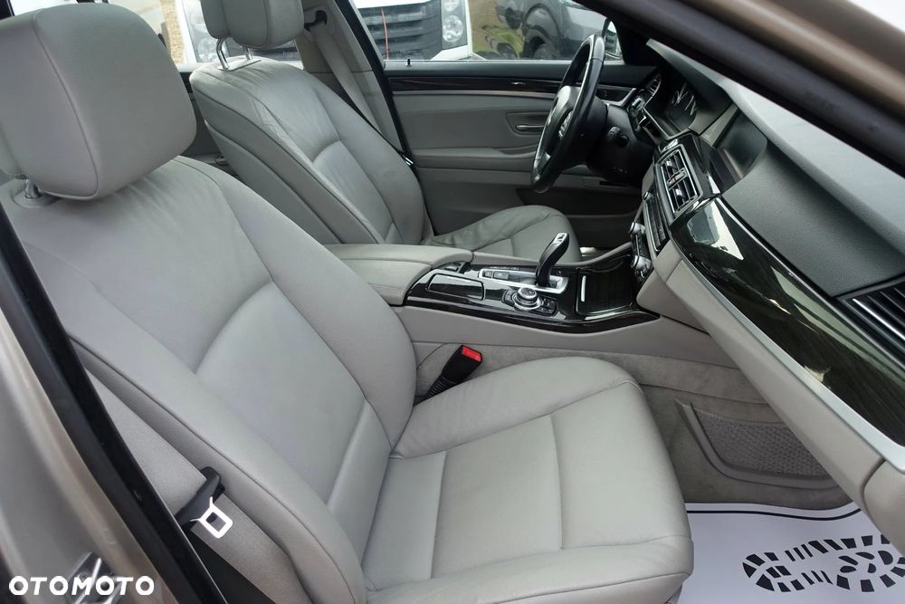 BMW Seria 5 530d xDrive Sport-Aut Modern Line - 15