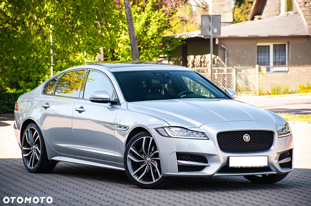 Jaguar XF 2.0 T R-Sport - 8