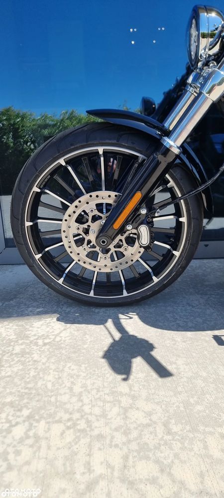 Harley-Davidson Softail Breakout - 7