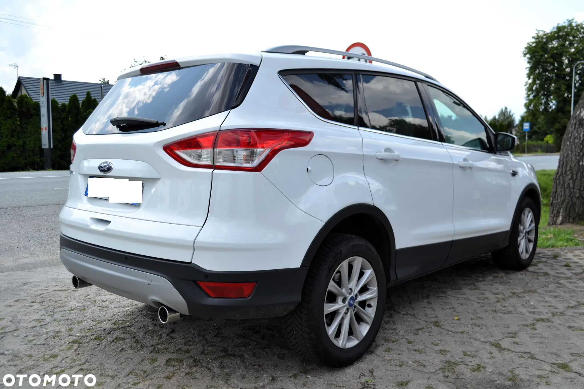 Ford Kuga 2.0 TDCi 2x4 Titanium - 4