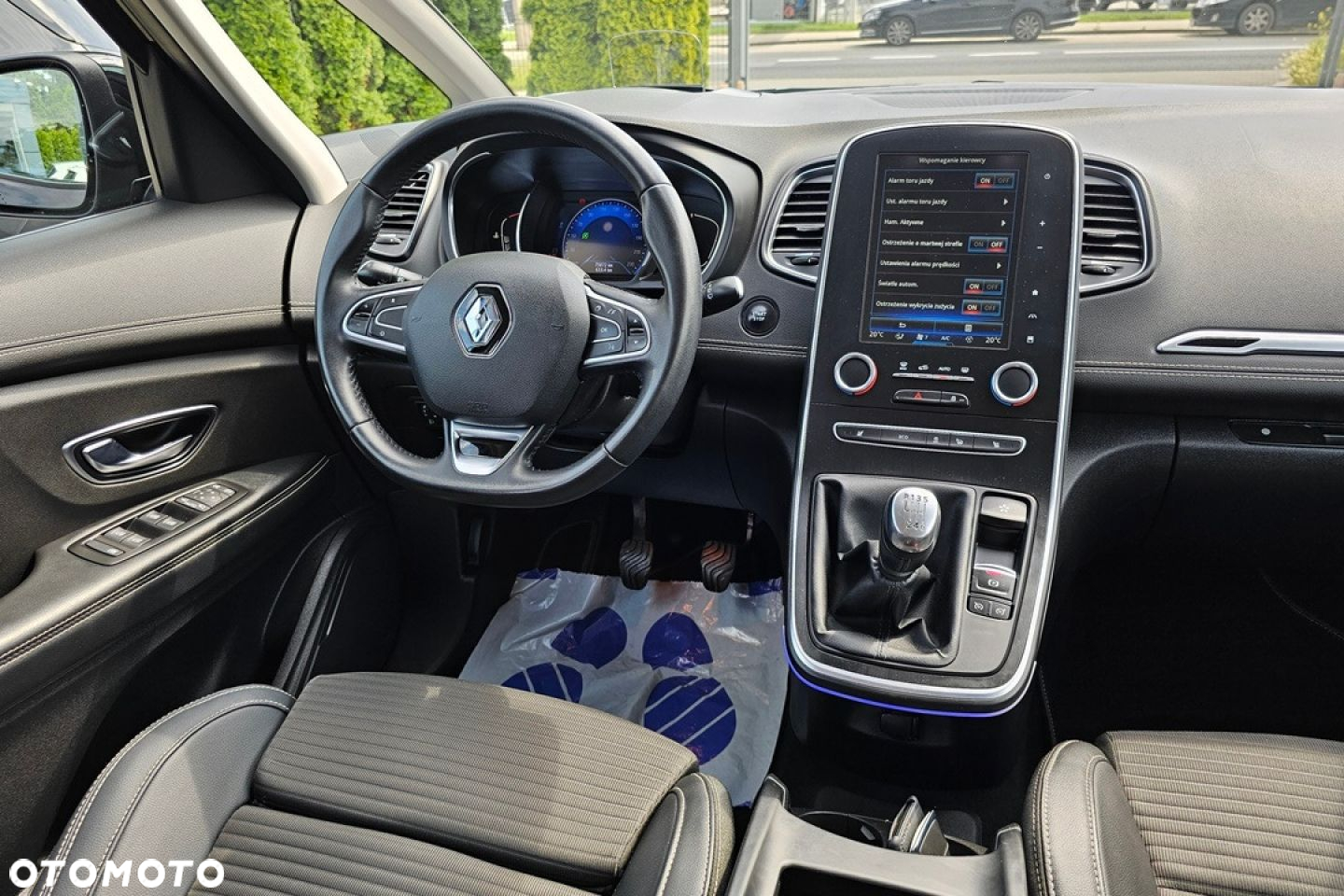 Renault Grand Scenic - 25