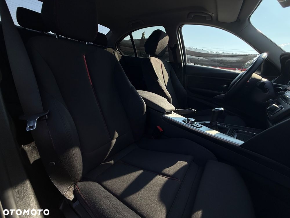 BMW Seria 3 320d - 28