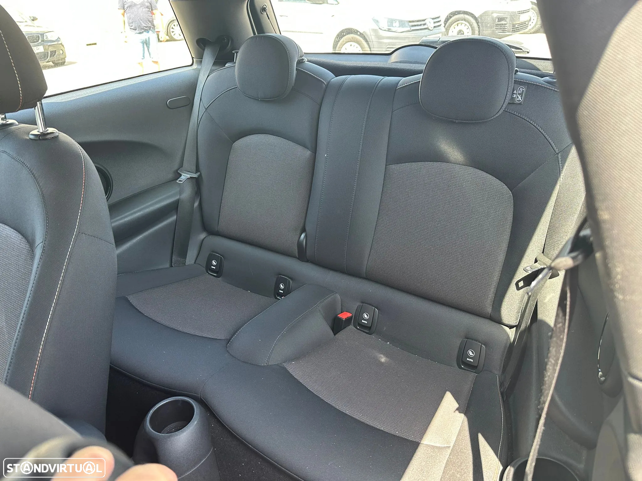 MINI 3 Portas One D - 18