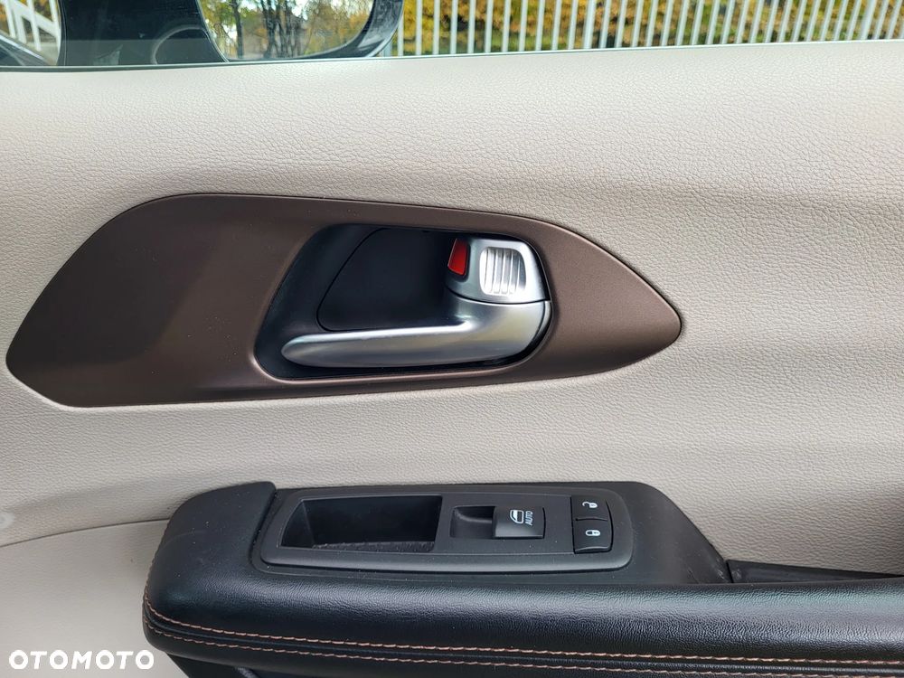 Chrysler Pacifica - 39