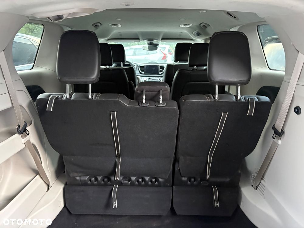Chrysler Pacifica - 19