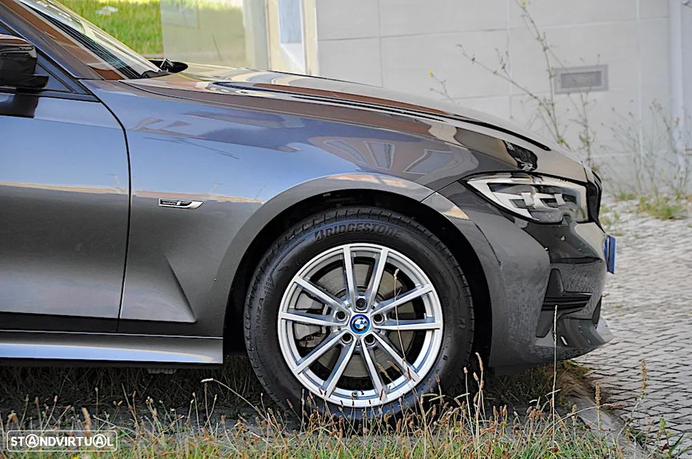 BMW 320 e Touring Corporate Edition Auto - 13