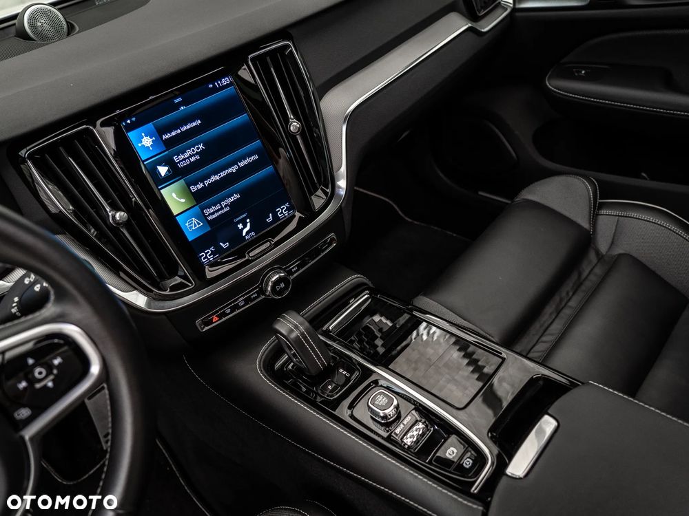 Volvo V60 T8 AWD Recharge Geartronic RDesign - 27