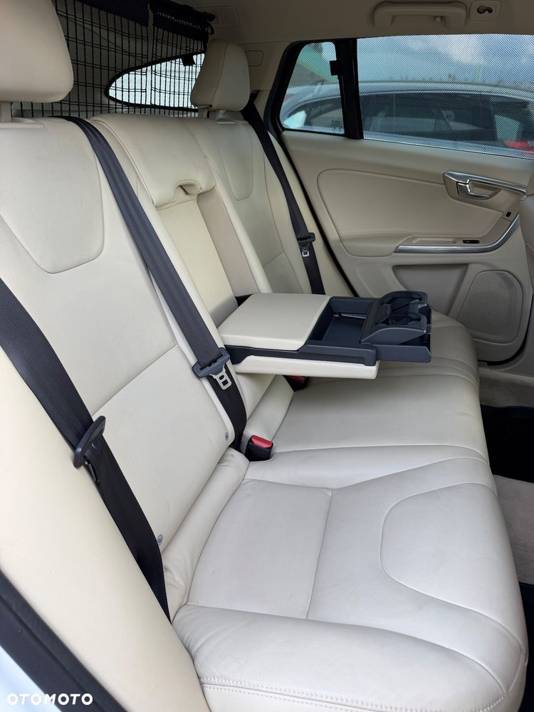 Volvo V60 T3 Geartronic Momentum - 20