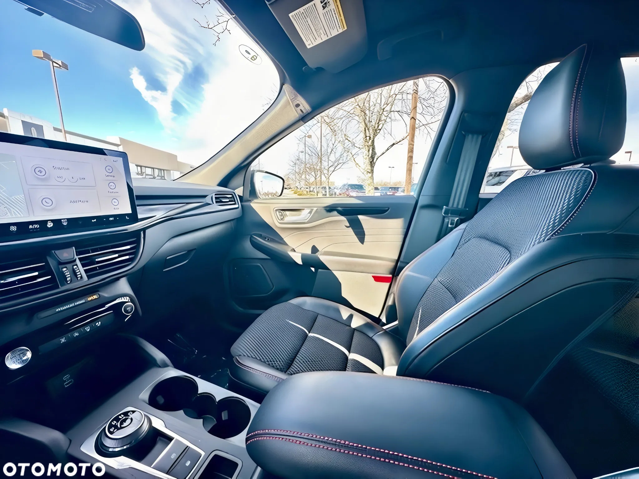 Ford Escape 2.0 EcoBoost AWD Titanium - 9