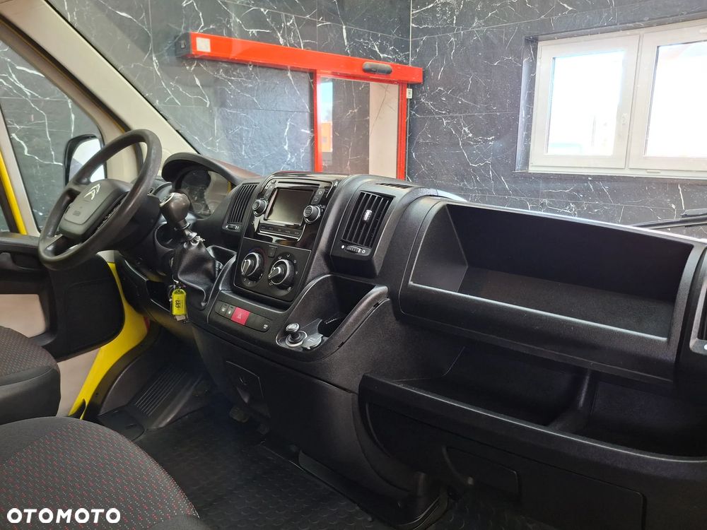 Citroën Jumper Furgon Blaszak 3 Miejsca Służba Drogowa Hak Klimatyzacja Drzwi Przesuwane Lewa Oraz Prawa Strona 2015 Rok Tempomat Dotykowe Radio - 16