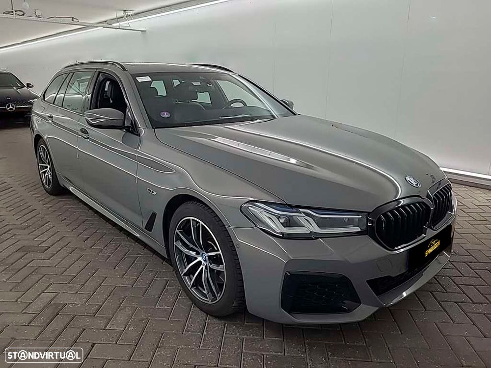 BMW 530 e Pack Desportivo M - 3