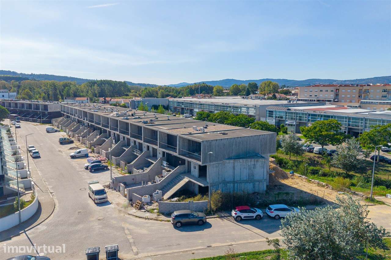 Moradia em Estrutura nas Proximidades de Braga - Grande imagem: 2/35