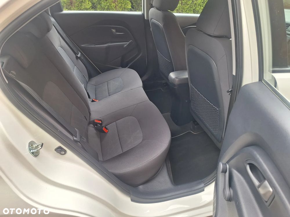 Kia Rio 1.2 L - 10