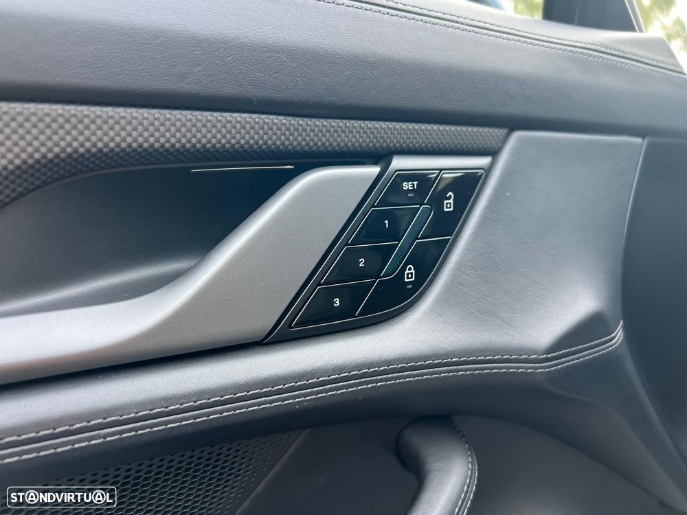Porsche Taycan Turbo S - 26