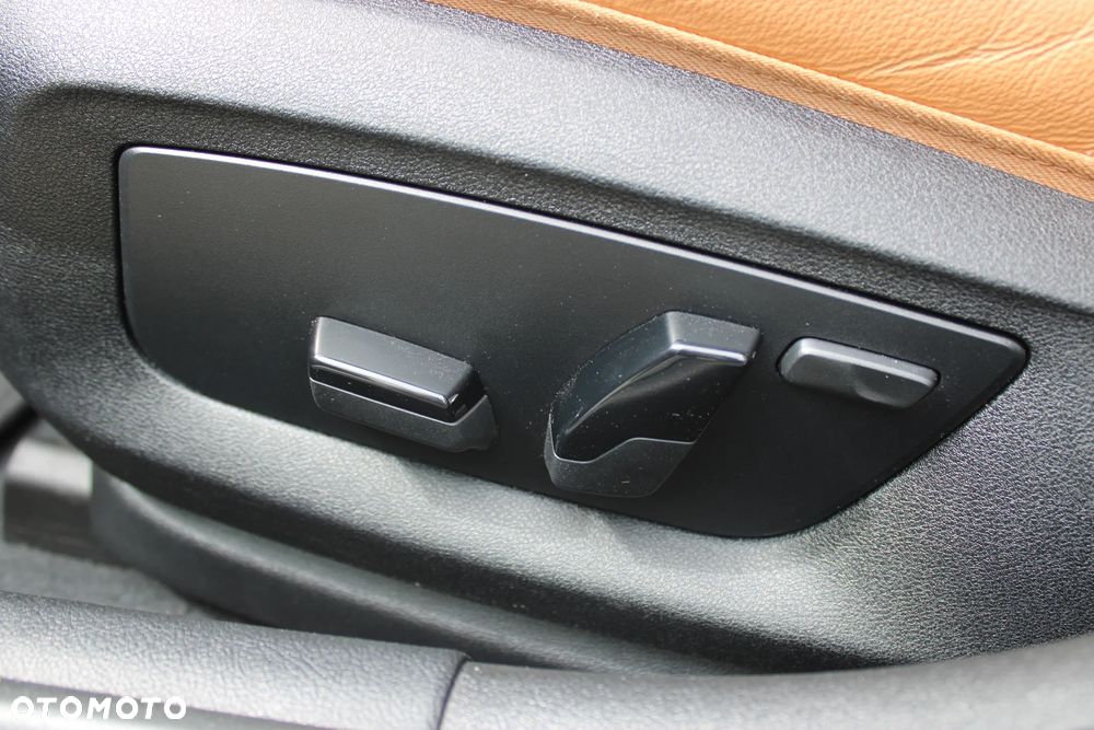 BMW Seria 5 530i xDrive mHEV - 21