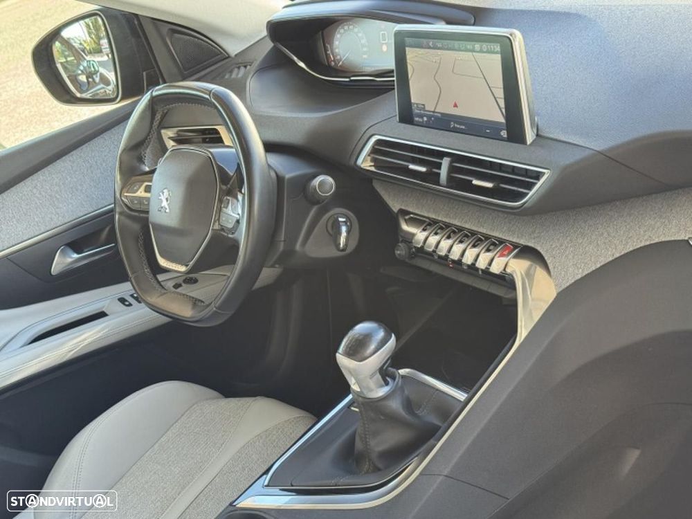 Peugeot 3008 1.5 BlueHDi Allure Pack - 26