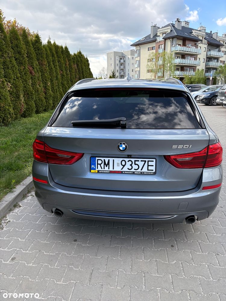 BMW Seria 5 520i Sport Line - 4