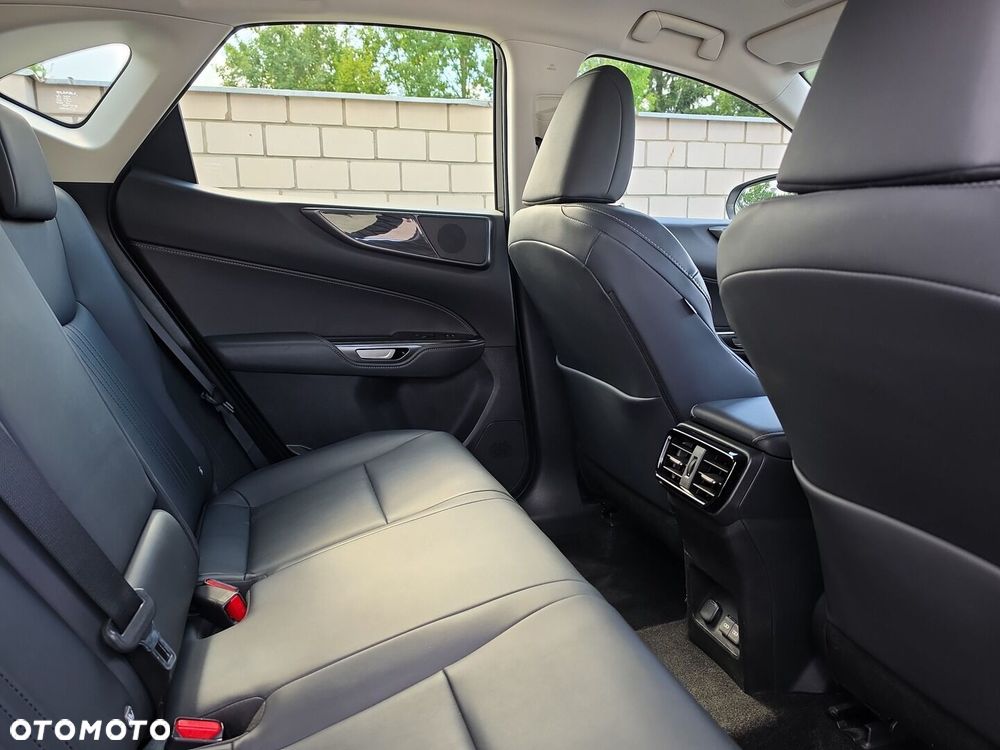 Lexus NX 350h Business AWD - 26