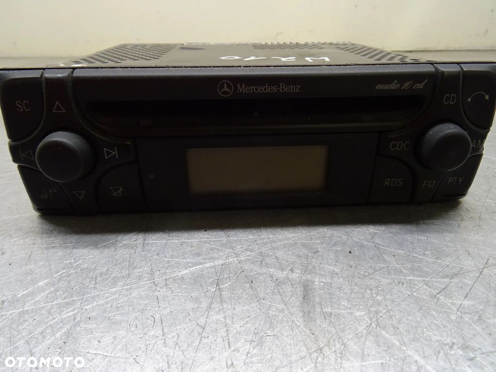 MERCEDES W210 E KLASA 95-02 2.7 CDI RADIO RADIOODTWARZACZ CD - 1