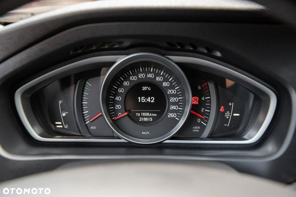 Volvo V40 D4 Kinetic - 32