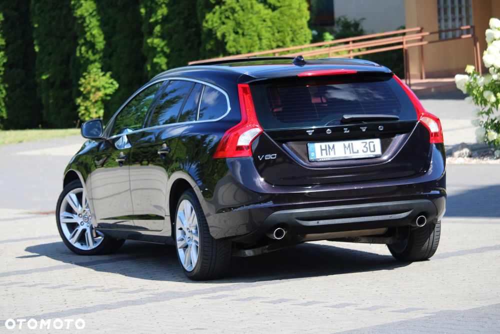 Volvo V60 D5 Summum - 10