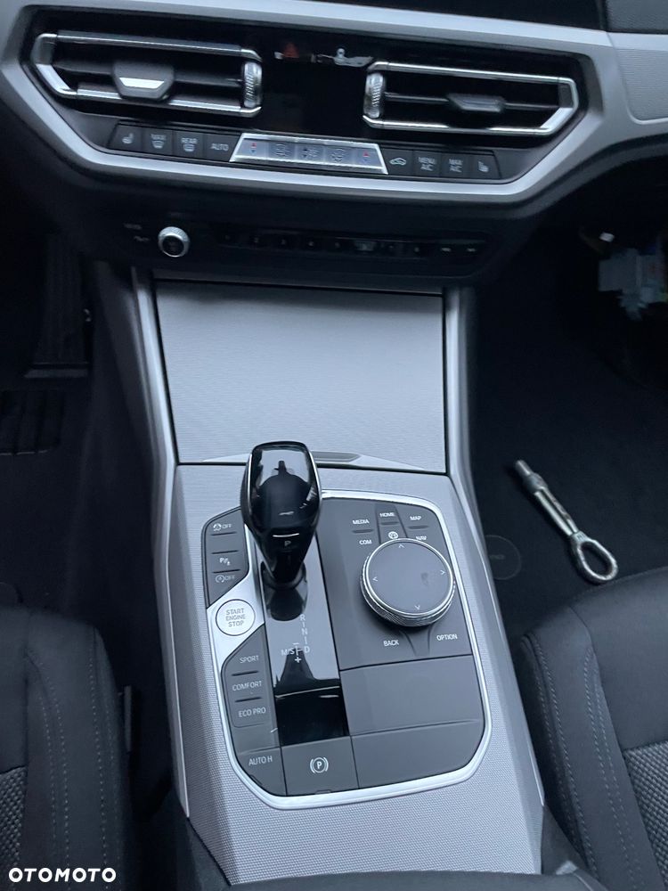 BMW Seria 3 330e iPerformance Sport Line - 4