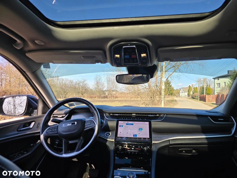 Jeep Grand Cherokee - 36