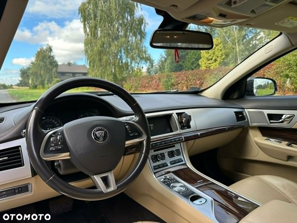 Jaguar XF 2.2 D Luxury - 7