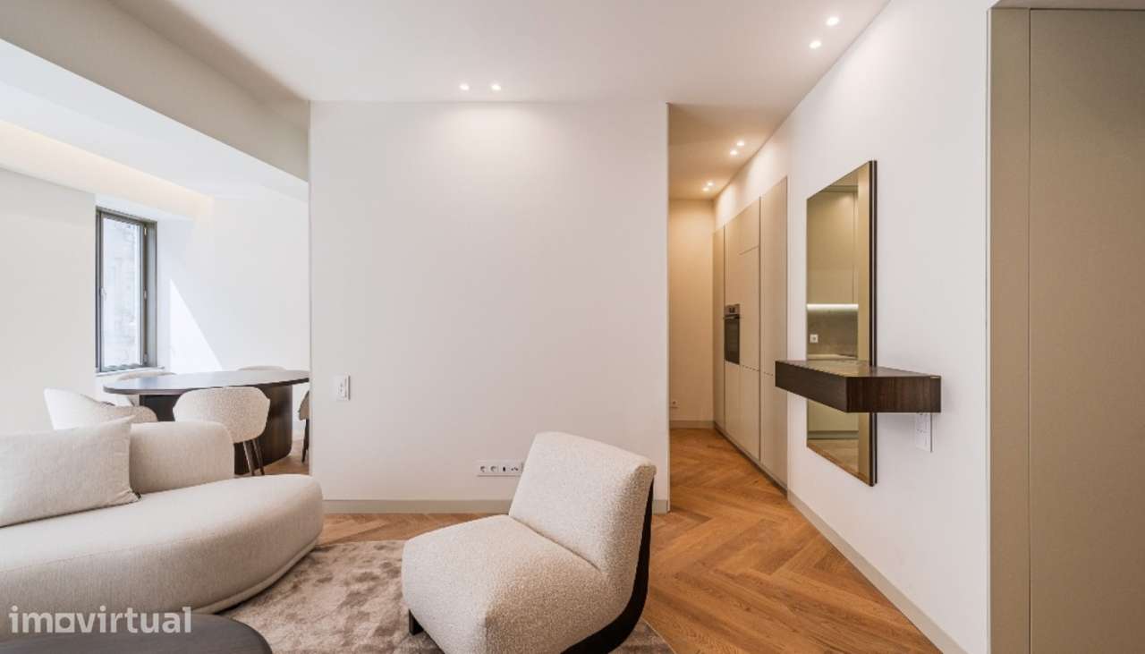 Apartamento T2 de charme com varanda à venda no centro do Porto - Grande imagem: 4/23