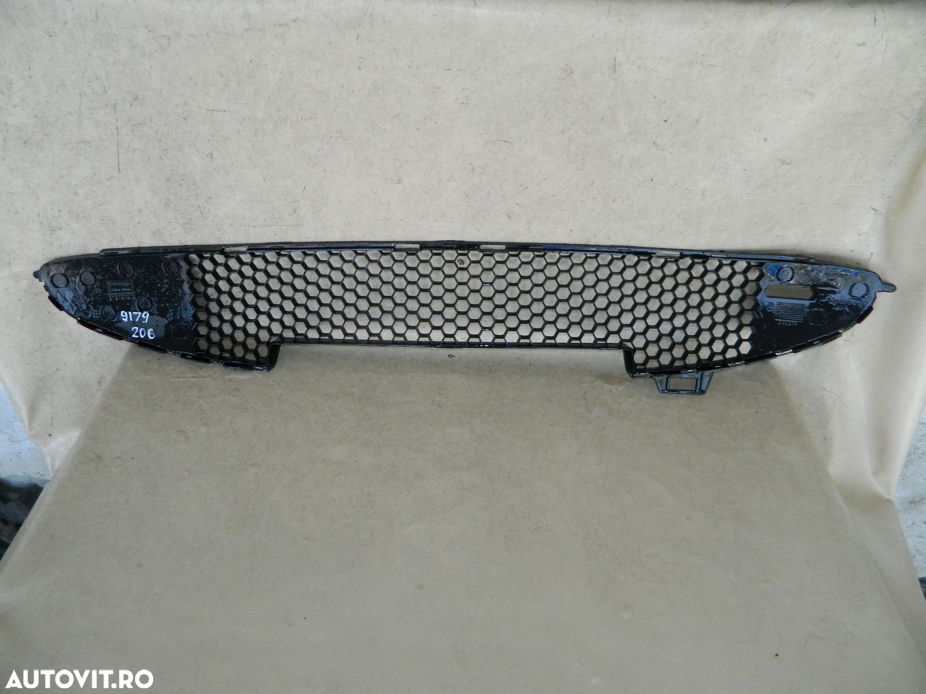 Grila intre proiectoare Peugeot 206, 2002, 2003, 2004, 2005, 2006, ,  cod origine OE 9648292477 - 5