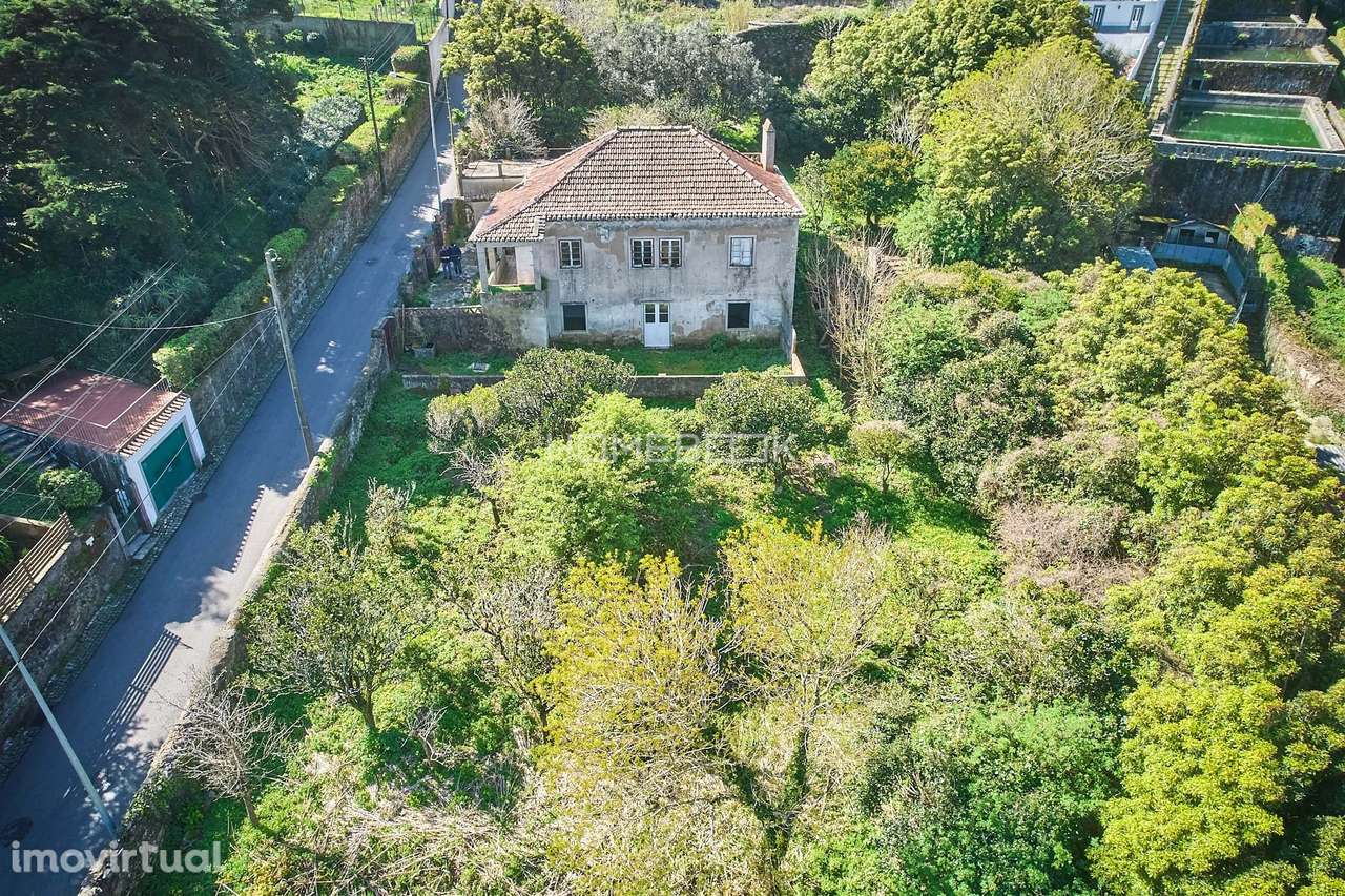 Moradia para recuperação total em São Pedro de Penaferrim - Sintra - Grande imagem: 2/34