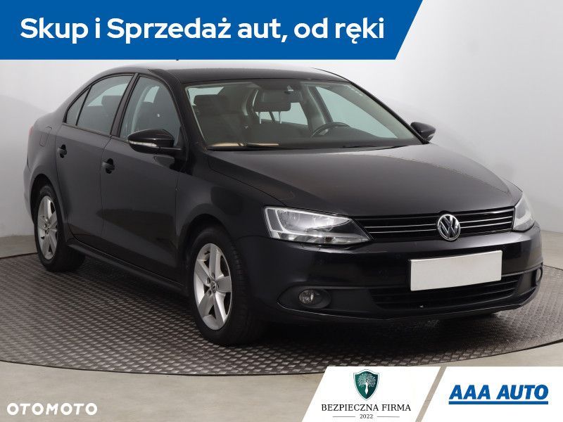 Volkswagen Jetta - 2