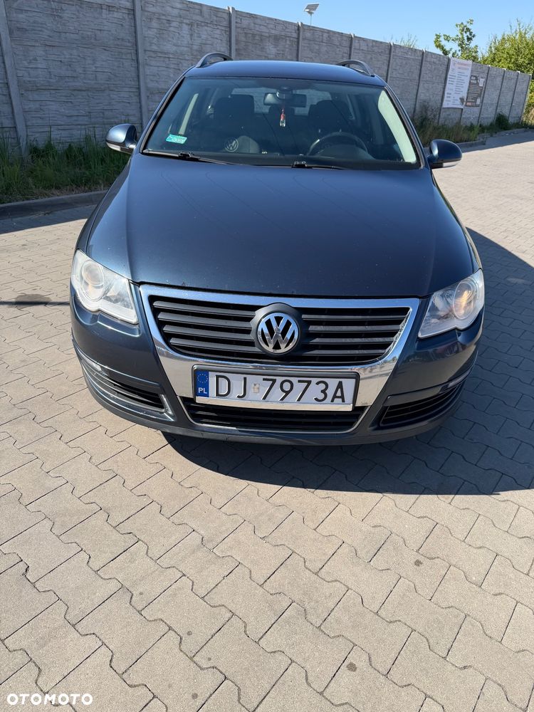 Volkswagen Passat - 1