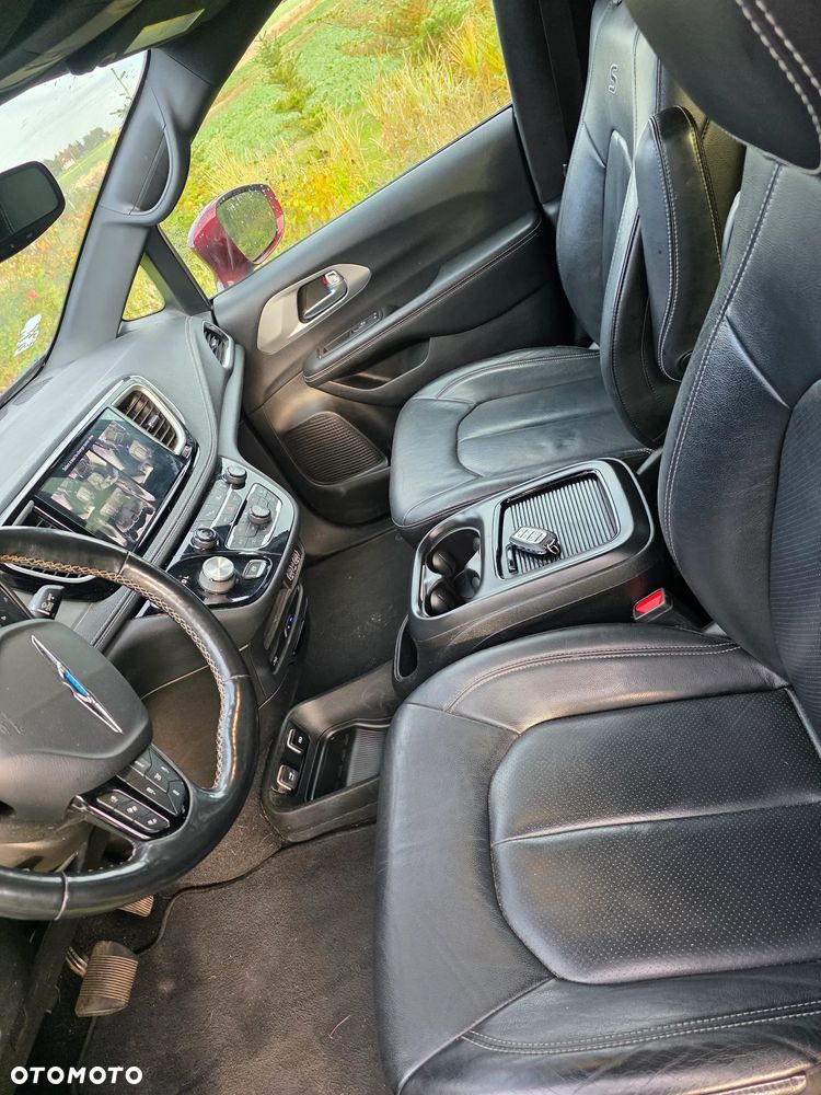 Chrysler Pacifica - 26