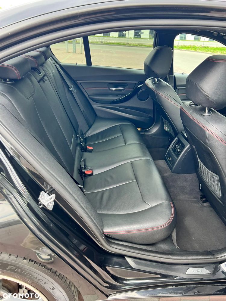 BMW Seria 3 328i Sport Line - 15