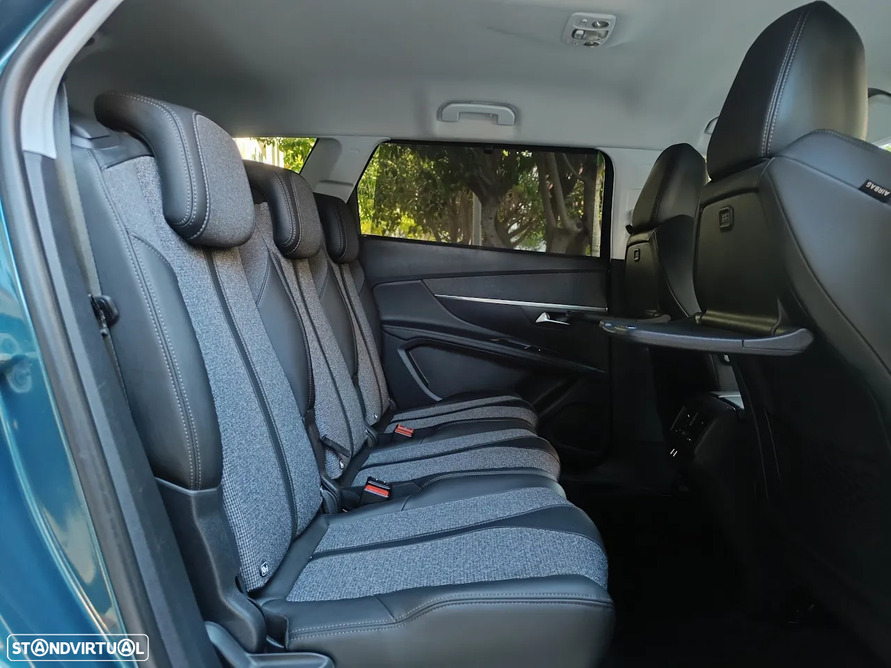 Peugeot 5008 1.2 PureTech Allure EAT8 - 26