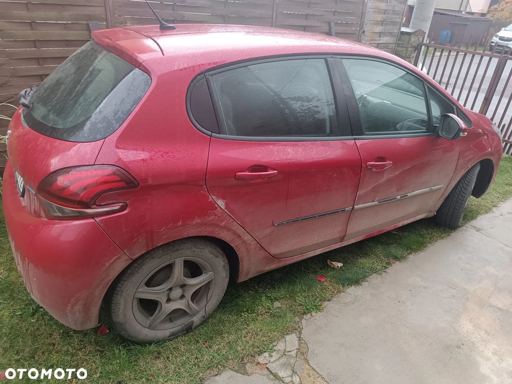 Peugeot 208 2016 photo 3