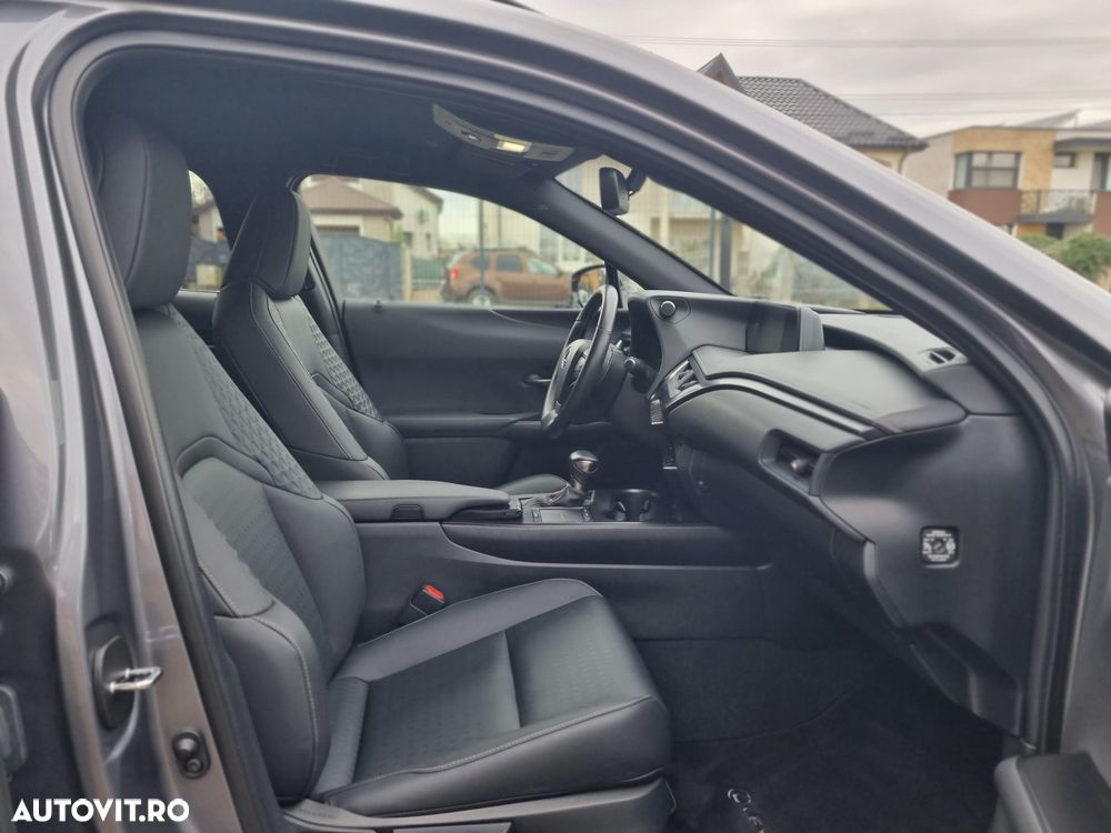 Lexus UX 250h Luxury Line - 17