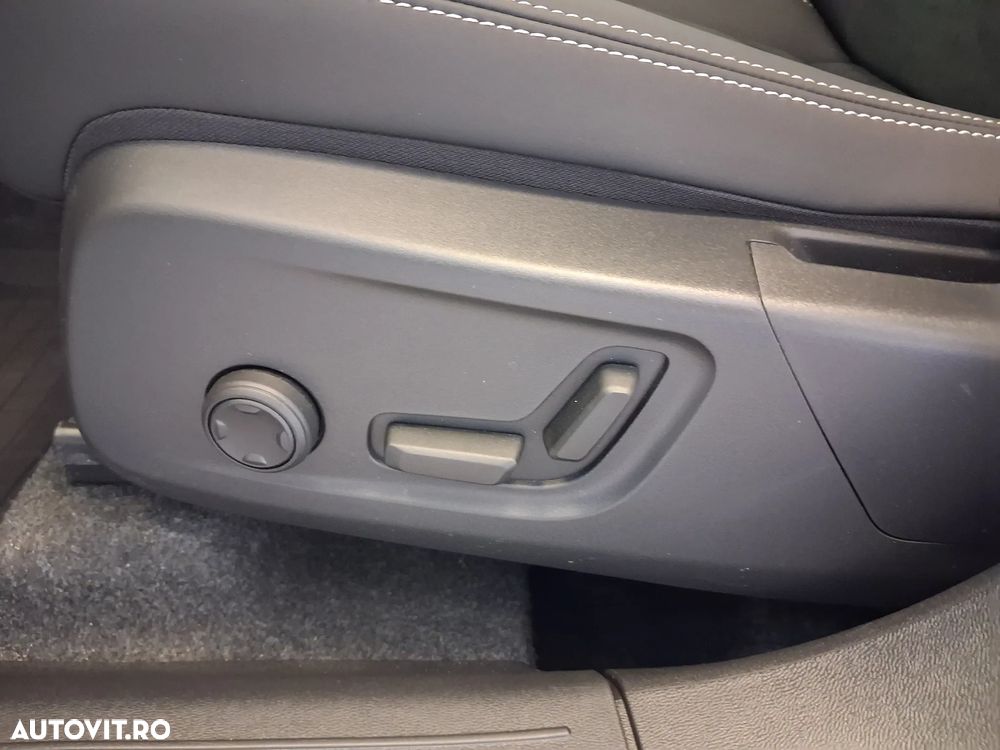 Volvo XC 40 B4 AT FWD MHEV Ultra Dark - 16