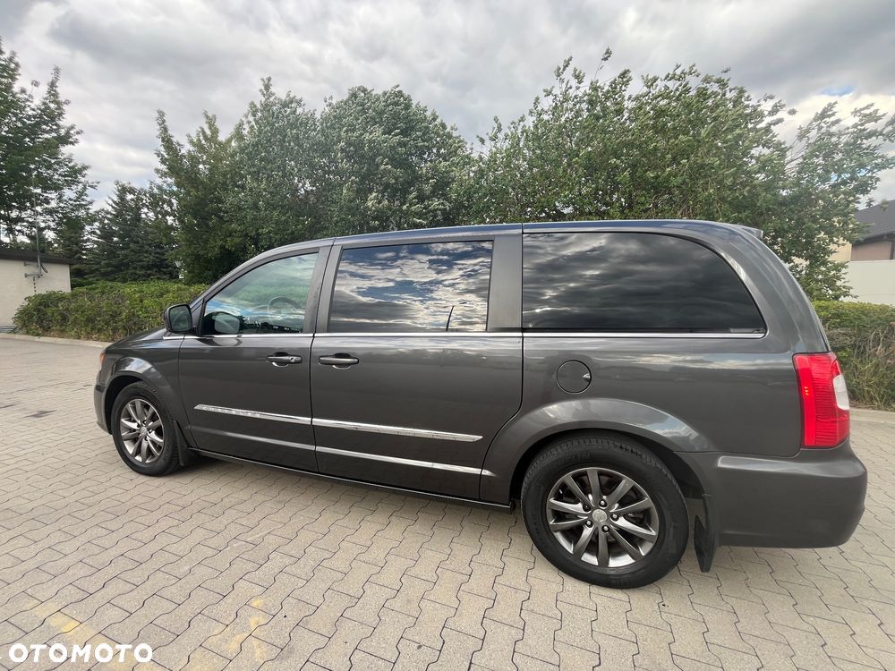 Chrysler Town & Country - 1