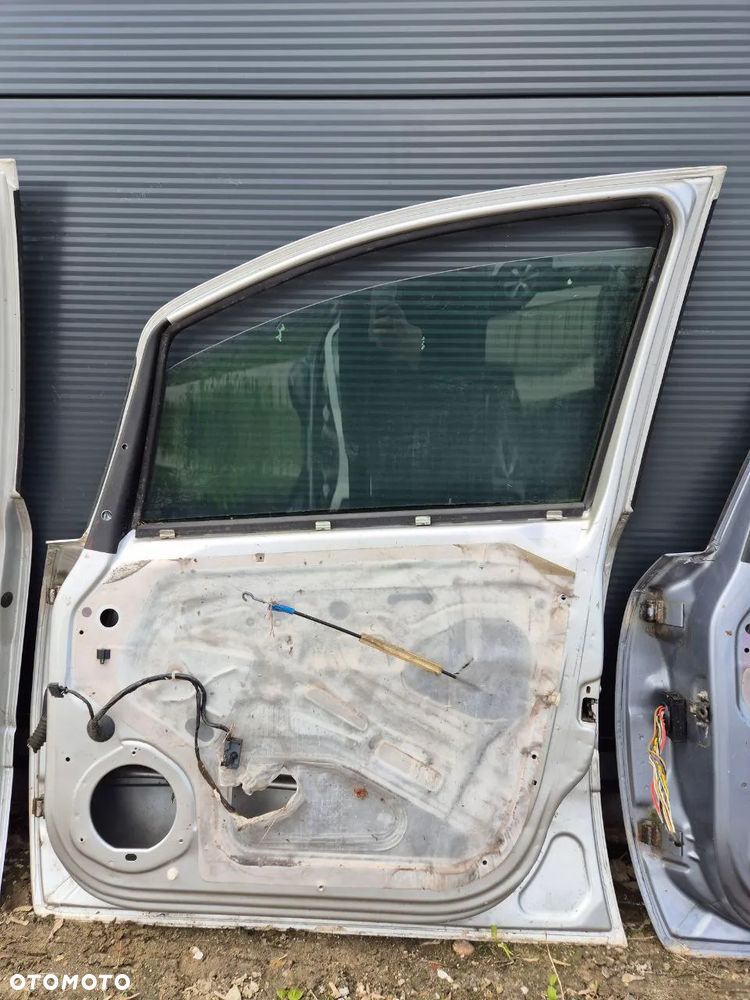 DRZWI KLAPA MASKA OPEL ZAFIRA II B - 27