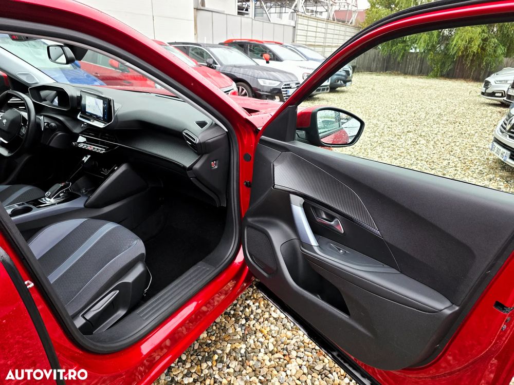 Peugeot 2008 1.2 L PureTech STT EAT8 Allure - 13