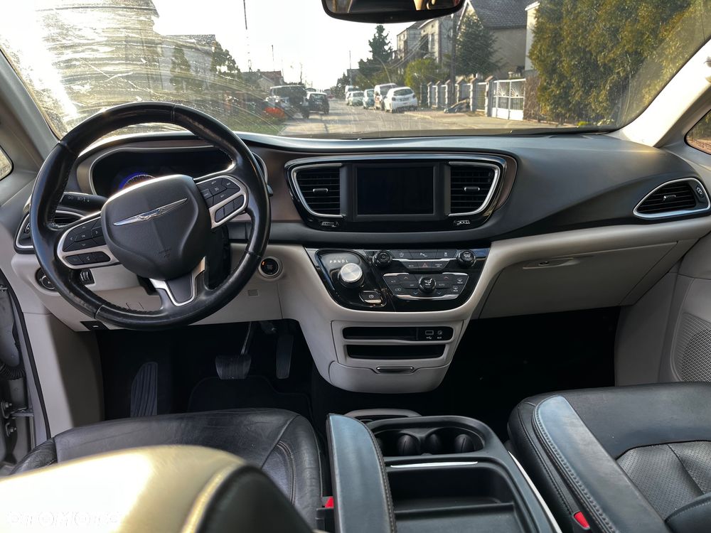 Chrysler Pacifica - 8