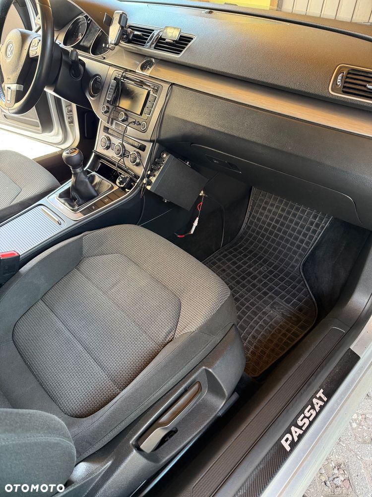 Volkswagen Passat 2.0 TDI Comfortline - 8